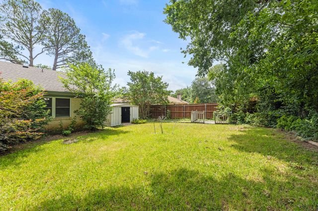 2502 Ashbury Drive, Arlington, TX 76015