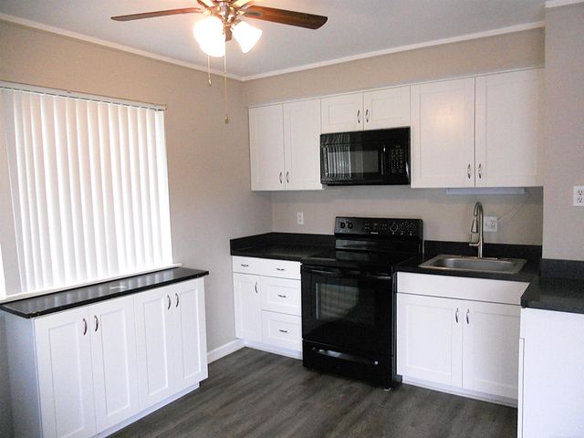 8249 Dartmouth Avenue, Warren, MI 48093