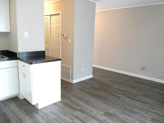 8249 Dartmouth Avenue, Warren, MI 48093