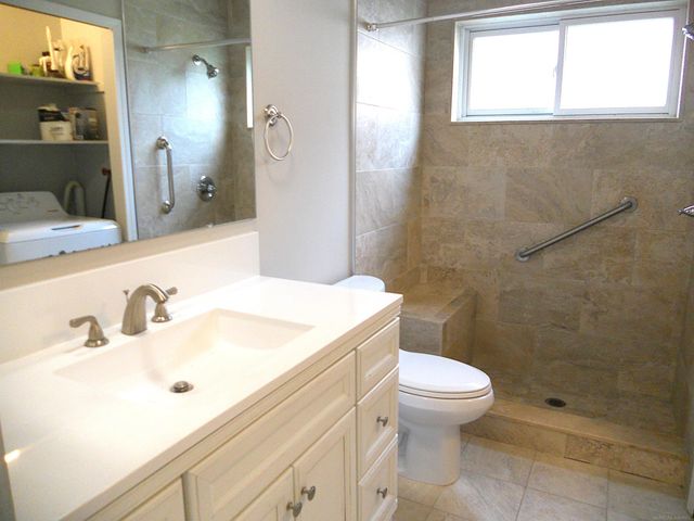 8249 Dartmouth Avenue, Warren, MI 48093