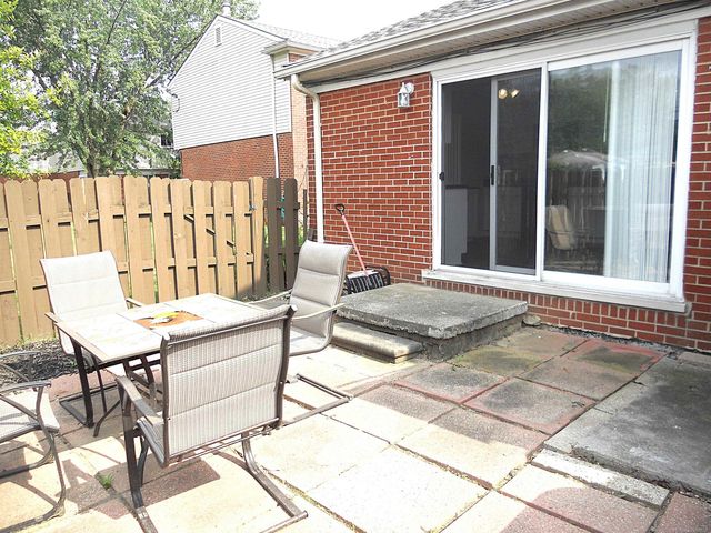 8249 Dartmouth Avenue, Warren, MI 48093