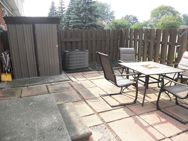 8249 Dartmouth Avenue, Warren, MI 48093
