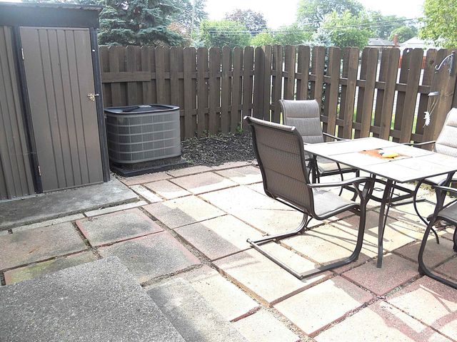 8249 Dartmouth Avenue, Warren, MI 48093