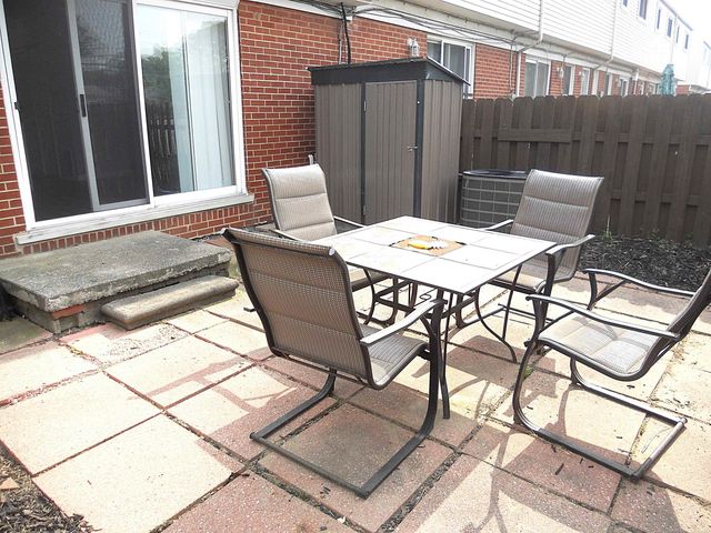 8249 Dartmouth Avenue, Warren, MI 48093