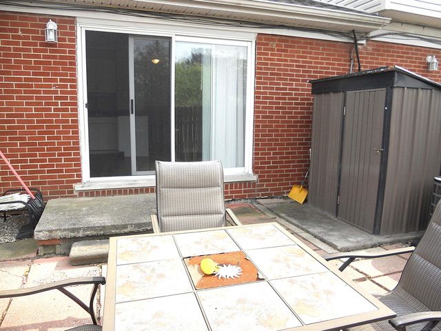 8249 Dartmouth Avenue, Warren, MI 48093