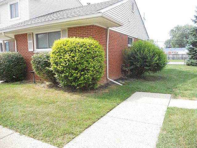8249 Dartmouth Avenue, Warren, MI 48093