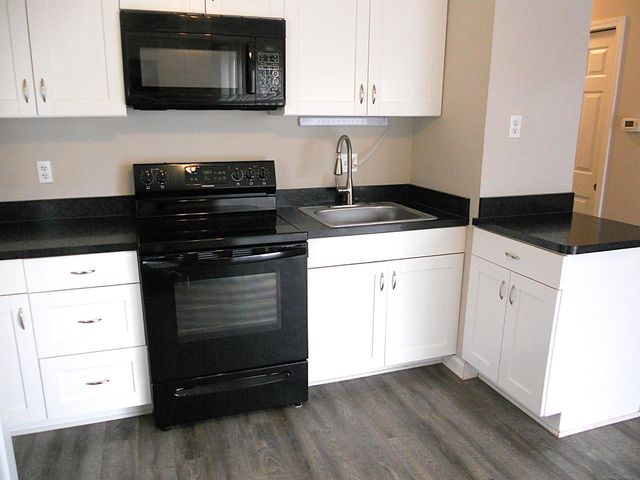 8249 Dartmouth Avenue, Warren, MI 48093