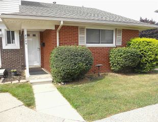8249 Dartmouth Avenue, Warren, MI 48093