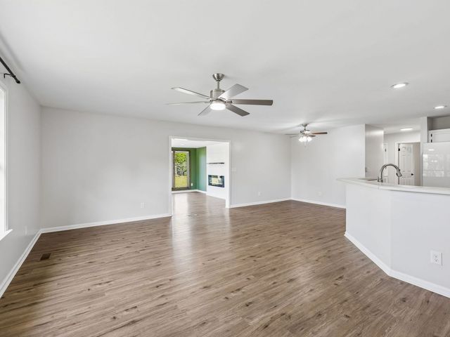 136 Oak Valley Dr, Spring Hill, TN 37174