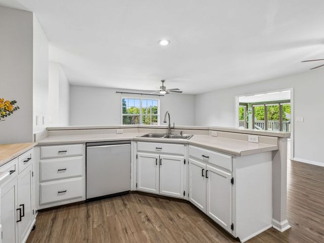 136 Oak Valley Dr, Spring Hill, TN 37174
