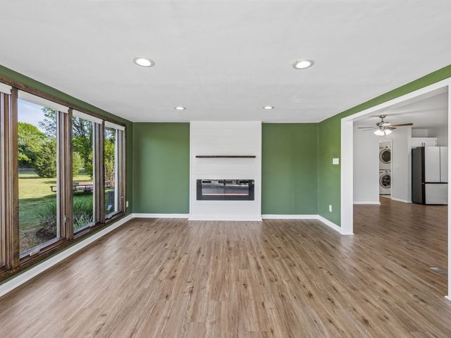 136 Oak Valley Dr, Spring Hill, TN 37174