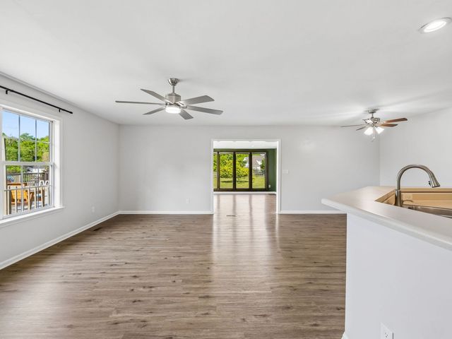 136 Oak Valley Dr, Spring Hill, TN 37174