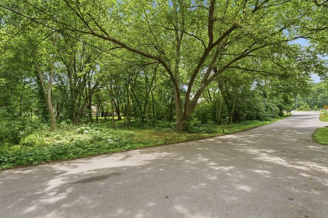 24011 N Valley Road, Lake Zurich, IL 60047