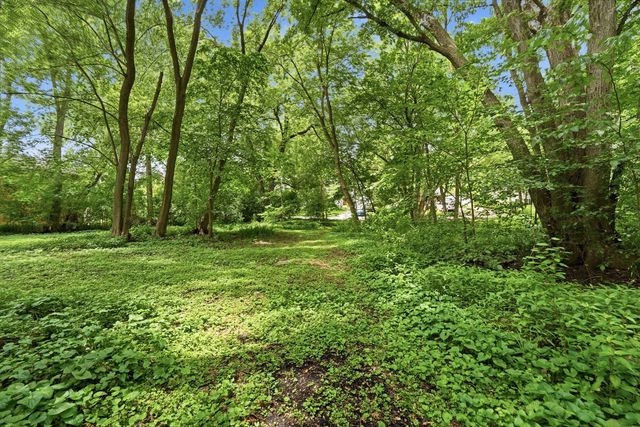 24011 N Valley Road, Lake Zurich, IL 60047