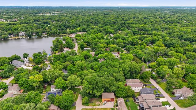 24011 N Valley Road, Lake Zurich, IL 60047