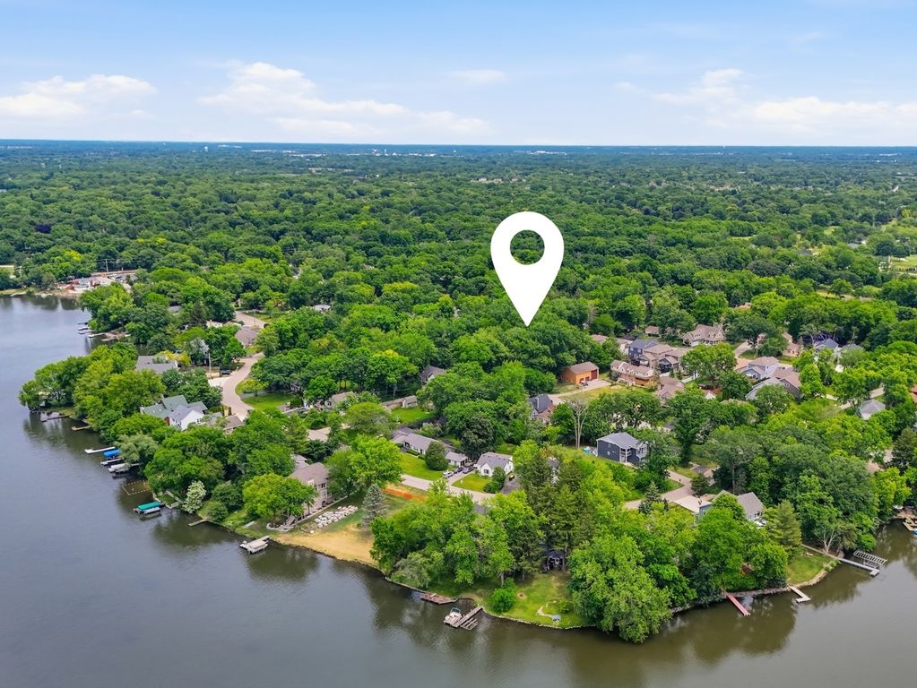 24011 N Valley Road, Lake Zurich, IL 60047