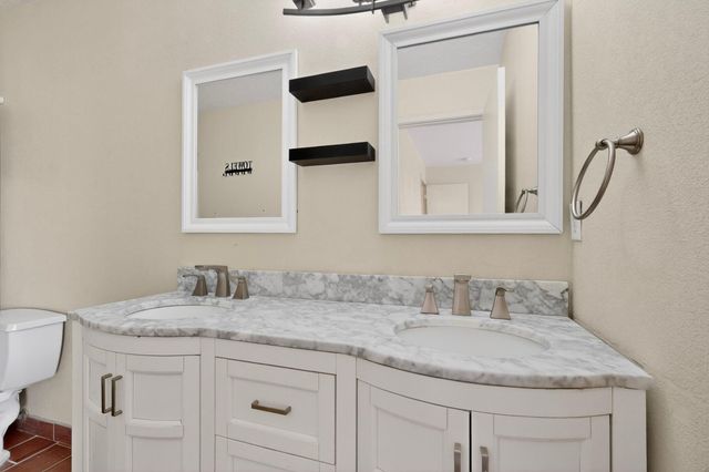 408 Desert Rock Drive SW, Albuquerque, NM 87121
