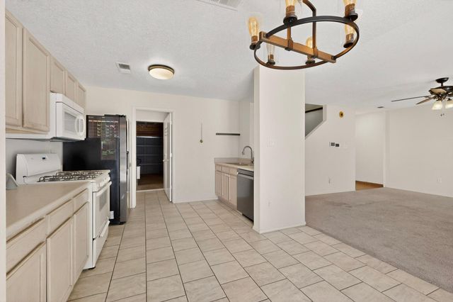 408 Desert Rock Drive SW, Albuquerque, NM 87121