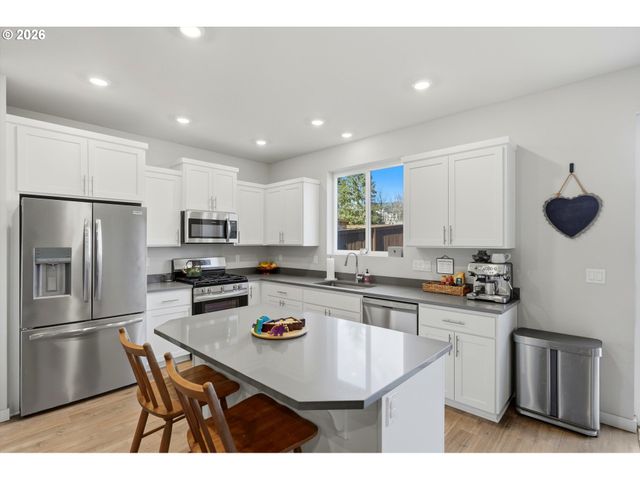 8815 Sw MOHEGAN Ln, Tualatin, OR 97062