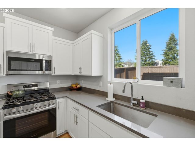 8815 Sw MOHEGAN Ln, Tualatin, OR 97062