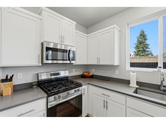 8815 Sw MOHEGAN Ln, Tualatin, OR 97062