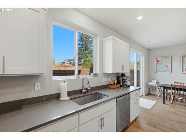 8815 Sw MOHEGAN Ln, Tualatin, OR 97062