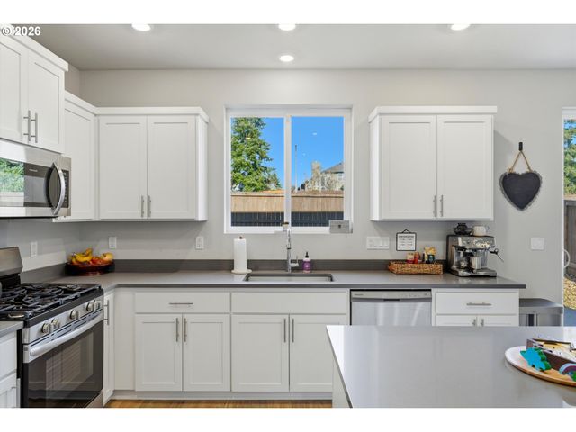 8815 Sw MOHEGAN Ln, Tualatin, OR 97062