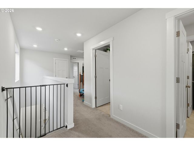 8815 Sw MOHEGAN Ln, Tualatin, OR 97062