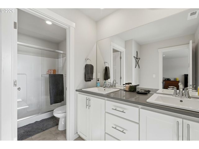 8815 Sw MOHEGAN Ln, Tualatin, OR 97062