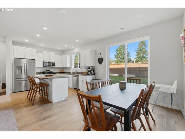 8815 Sw MOHEGAN Ln, Tualatin, OR 97062