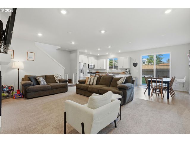 8815 Sw MOHEGAN Ln, Tualatin, OR 97062