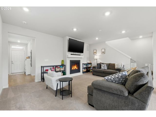 8815 Sw MOHEGAN Ln, Tualatin, OR 97062