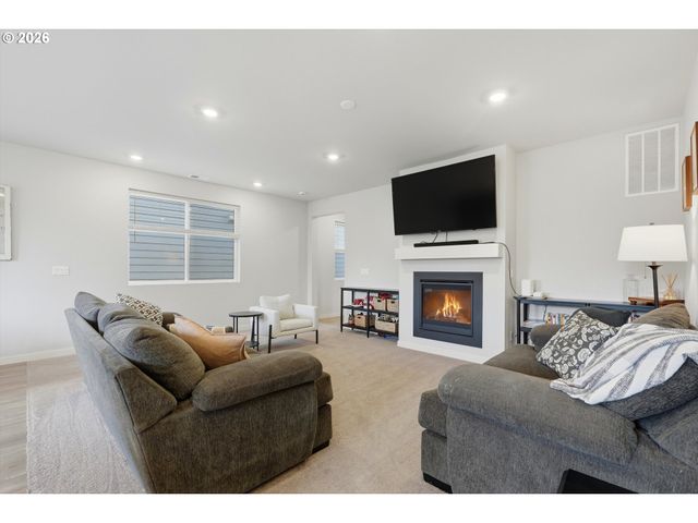 8815 Sw MOHEGAN Ln, Tualatin, OR 97062