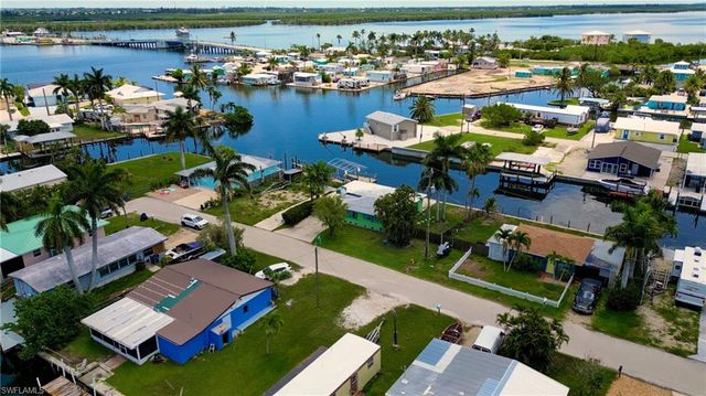 2567 Cay CV, Matlacha, FL 33993