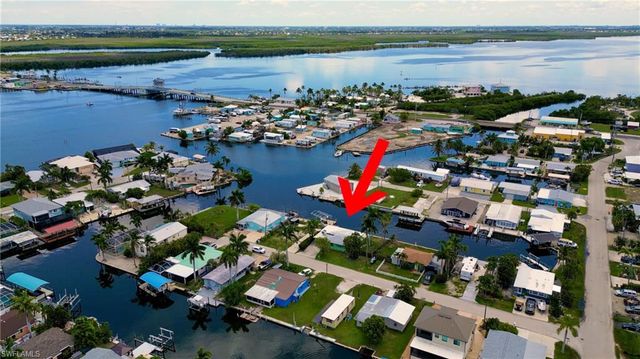 2567 Cay CV, Matlacha, FL 33993