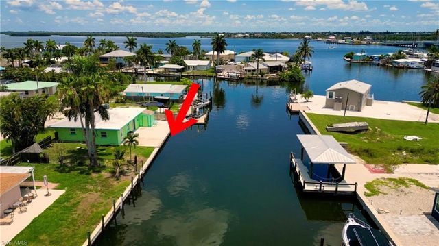 2567 Cay CV, Matlacha, FL 33993