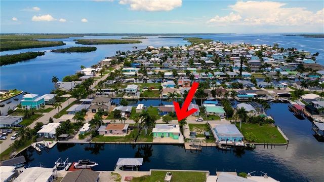 2567 Cay CV, Matlacha, FL 33993