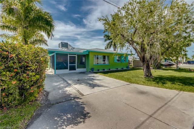2567 Cay CV, Matlacha, FL 33993