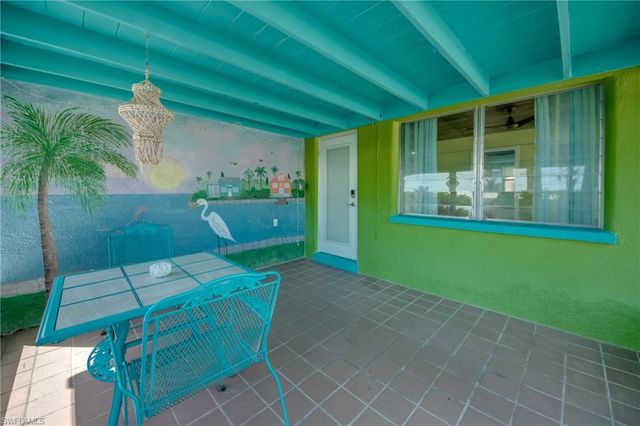 2567 Cay CV, Matlacha, FL 33993