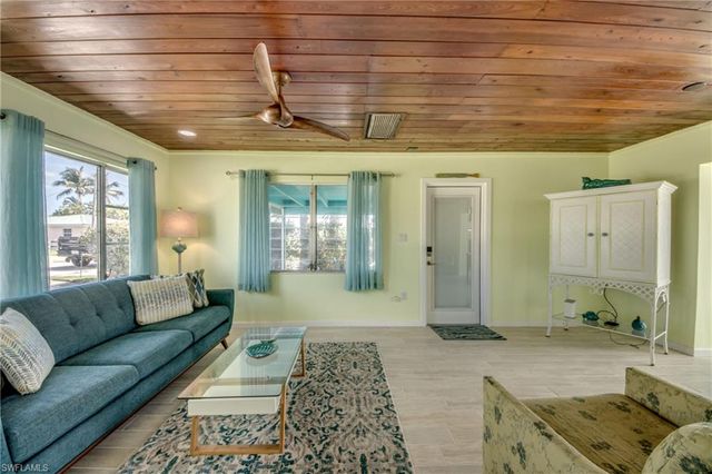 2567 Cay CV, Matlacha, FL 33993