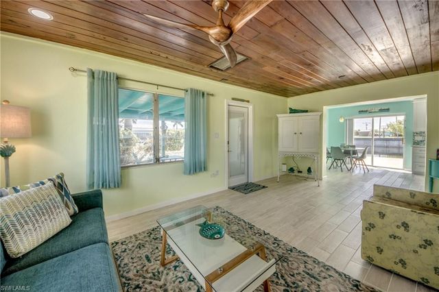 2567 Cay CV, Matlacha, FL 33993