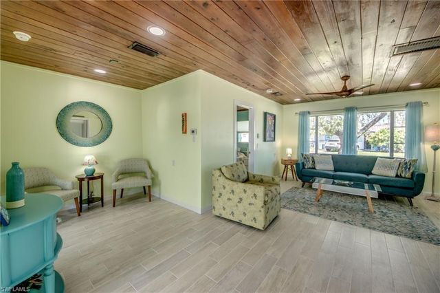 2567 Cay CV, Matlacha, FL 33993