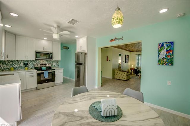 2567 Cay CV, Matlacha, FL 33993