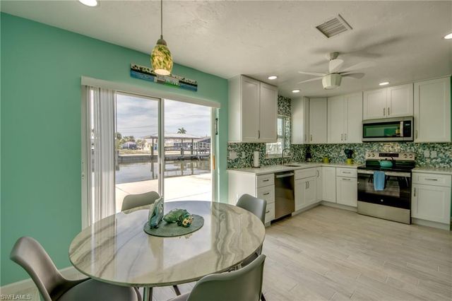 2567 Cay CV, Matlacha, FL 33993