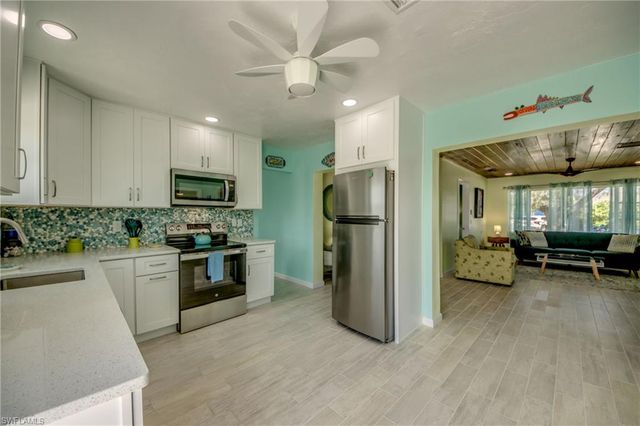 2567 Cay CV, Matlacha, FL 33993