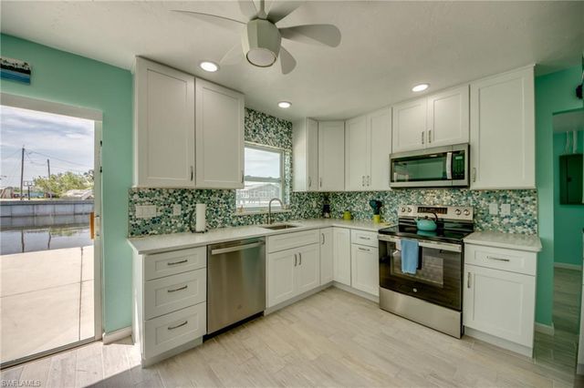 2567 Cay CV, Matlacha, FL 33993