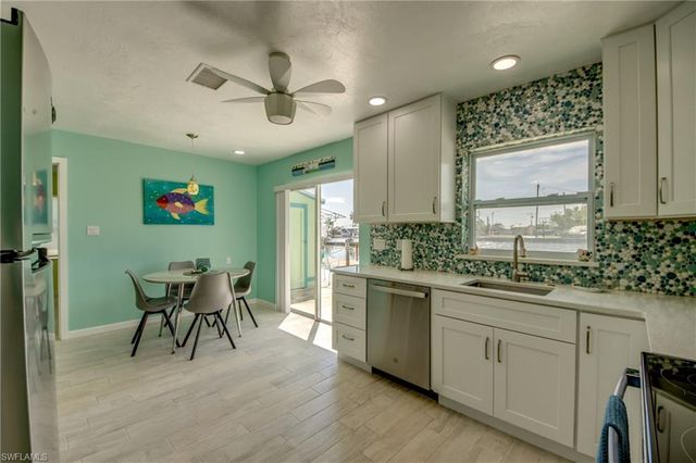 2567 Cay CV, Matlacha, FL 33993
