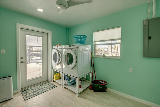 2567 Cay CV, Matlacha, FL 33993