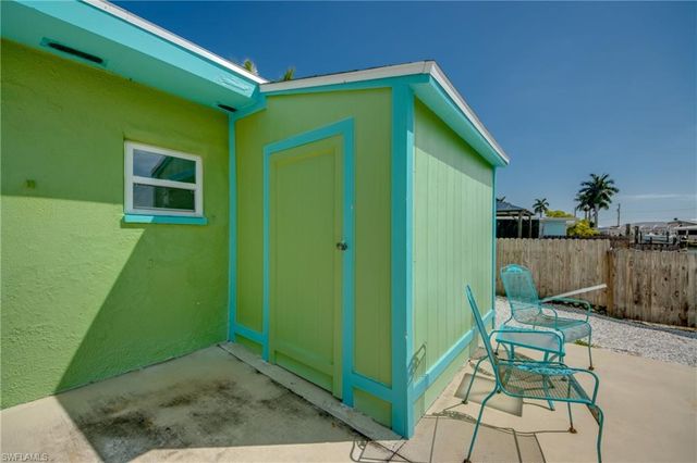 2567 Cay CV, Matlacha, FL 33993