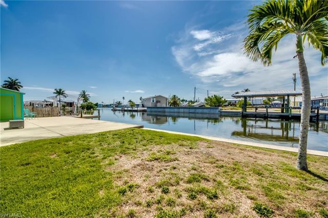 2567 Cay CV, Matlacha, FL 33993